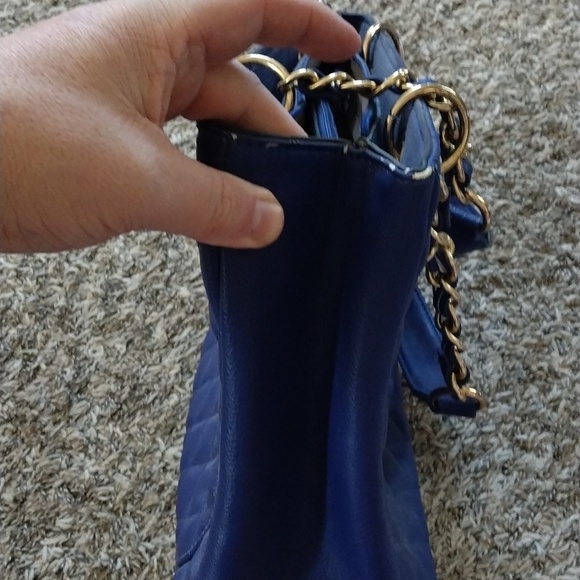 A Channel copy, deep purple. - Picture 4 of 6